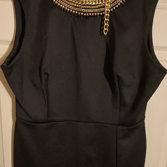 Fitted dress w/ front thigh split - Picture 4 of 8